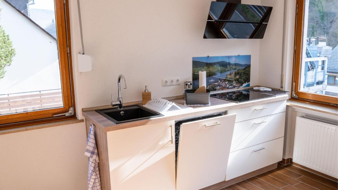 Rheintal-Ferien - 90 Qm Ferienwohnung Mit Wine & Style - Dein Urlaub Am Rhein Niederheimbach Esterno foto